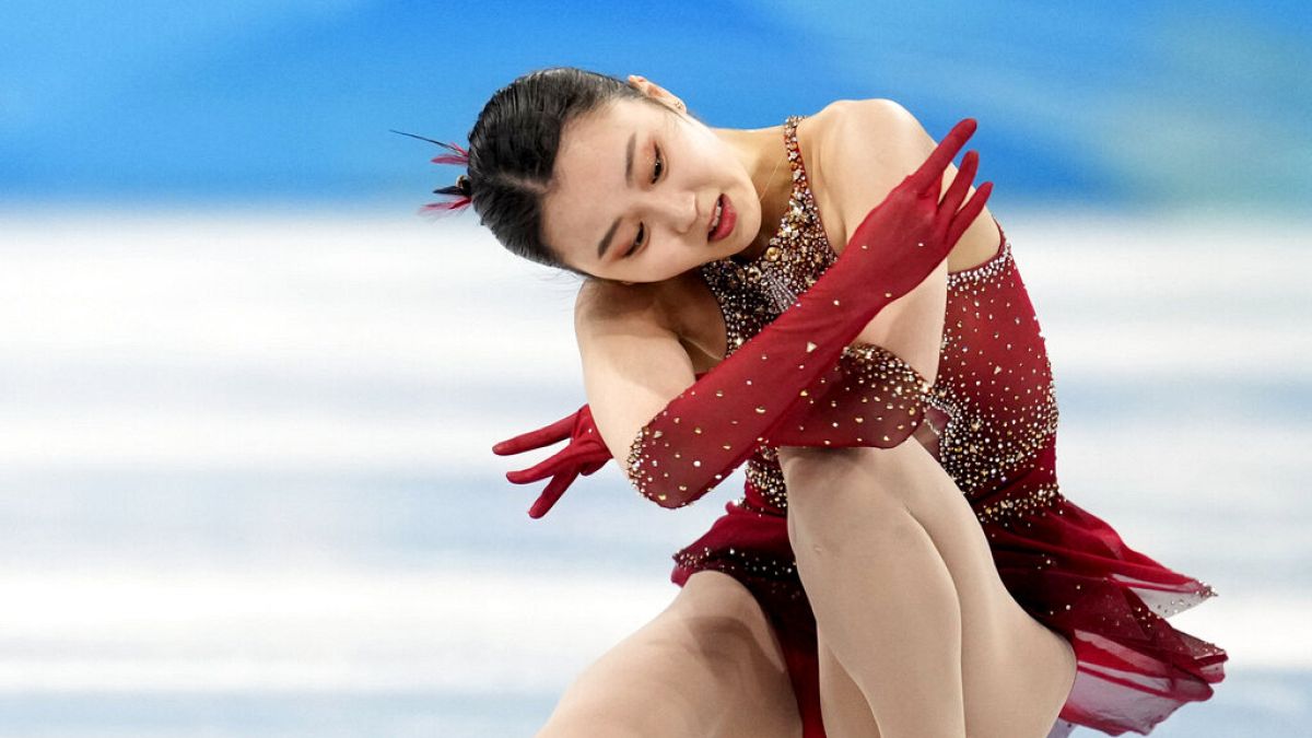 Zhu Yi aus China bei ihrem verpatzten Auftritt bei den Olympischen Spielen in China, 07.02.2022
