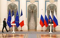 El presidente francés, Emmanuel Macron, y el ruso, Vladimir Putin, durante la rueda de prensa en Moscú