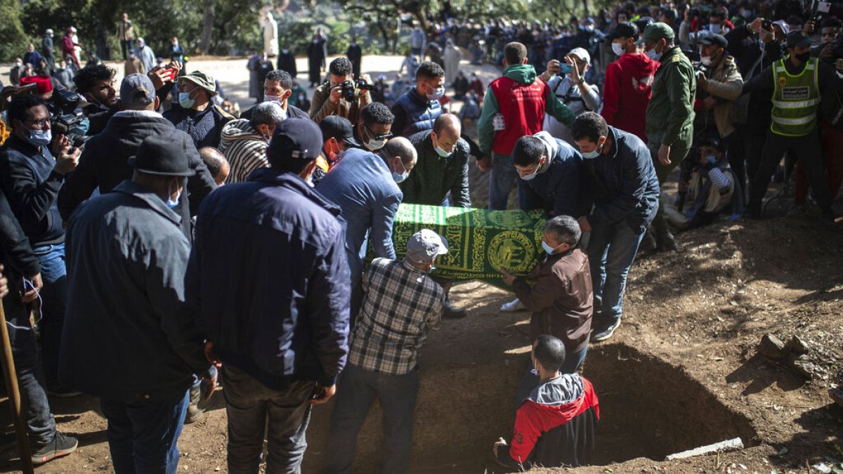 Le cercueil de Rayan inhumé dans le village d'Ighran, au Maroc, lundi 7 février 2022.