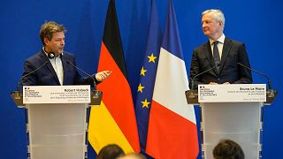 وزيرا الاقتصاد الفرنسي برونو لومير والألماني روبرت هابيك ردّا على تهديدات ميتا