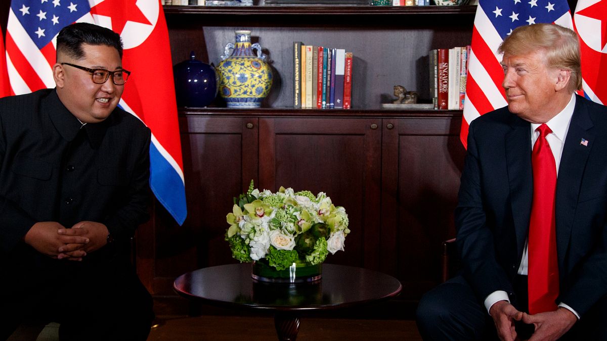 من لقاء سابق تمّ بين دونالد ترامب وزعيم كوريا الشمالية كيم جونغ أون 