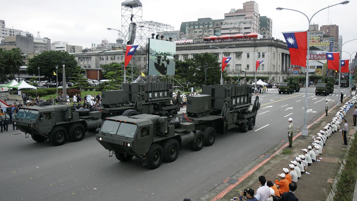 حاملة صواريخ باتريوت أرض-جو أمريكية الصنع في تايبيه، تايوان.