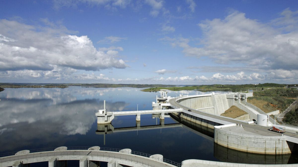 Der Alqueva-Damm liegt am größten künstlichen Stausee Westeuropa