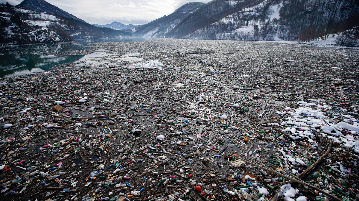 Denizlerde plastik atık kirlliliği