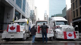 سائقو الشاحنات يتظاهرون في وسط مدينة أوتاوا، أونتاريو