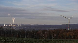 Planta de electricidad de Turów junto a la mina de carbón