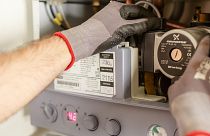 More skilled workers are needed to install heat pumps in the UK.