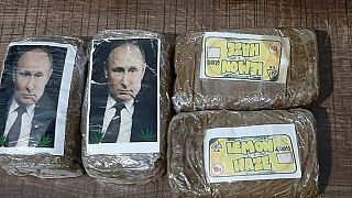 La police libyenne saisit de la drogue à l'effigie de Vladimir Poutine