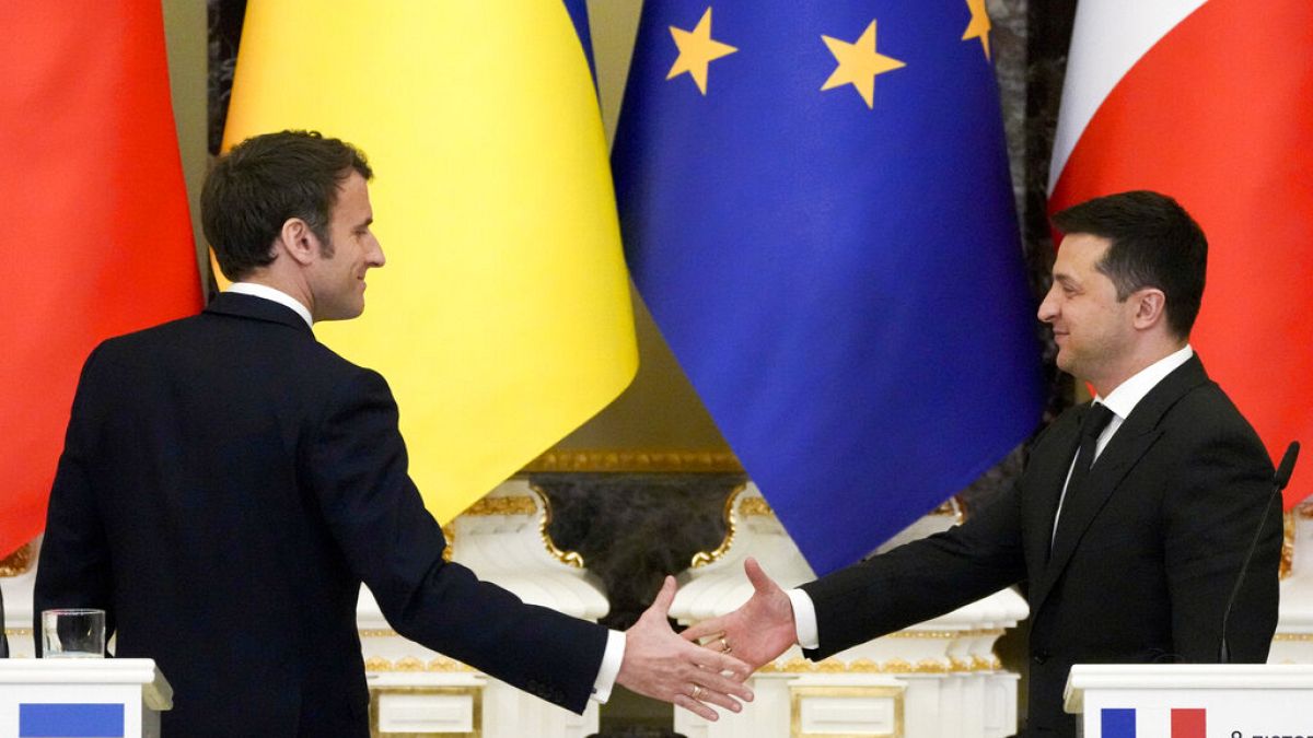 El presidente francés, Emmanuel Macron, y el ucraniano, Volodímir Zelenski