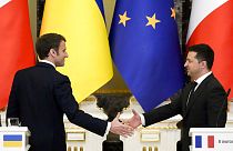 El presidente francés, Emmanuel Macron, y el ucraniano, Volodímir Zelenski