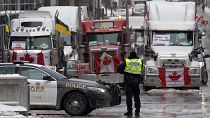 Polícia diante do protesto de camionistas em Ottawa, no Canadá