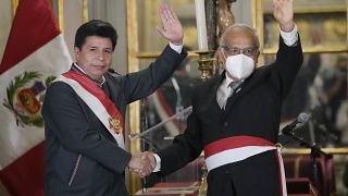 El presidente de Perú, Pedro Castillo junto a su nuevo jefe de gabinete, Aníbal Torres, 8/2/2022, Lima, Perú