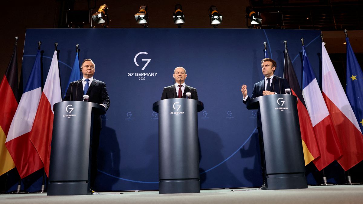 Almanya Başbakanı Scholz, Fransa Cumhurbaşkanı Macron ve Polonya Cumhurbaşkanı Duda ile Berlin’de buluştu