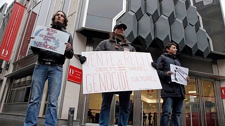 A protest against the sale of native artefacts outiside the Drouot's auction house in 2014