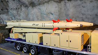 Irán presenta un nuevo misil balístico