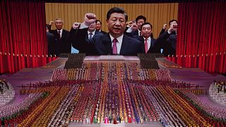 Hszi Csin-ping elnök pekingi óriás kivetítőn