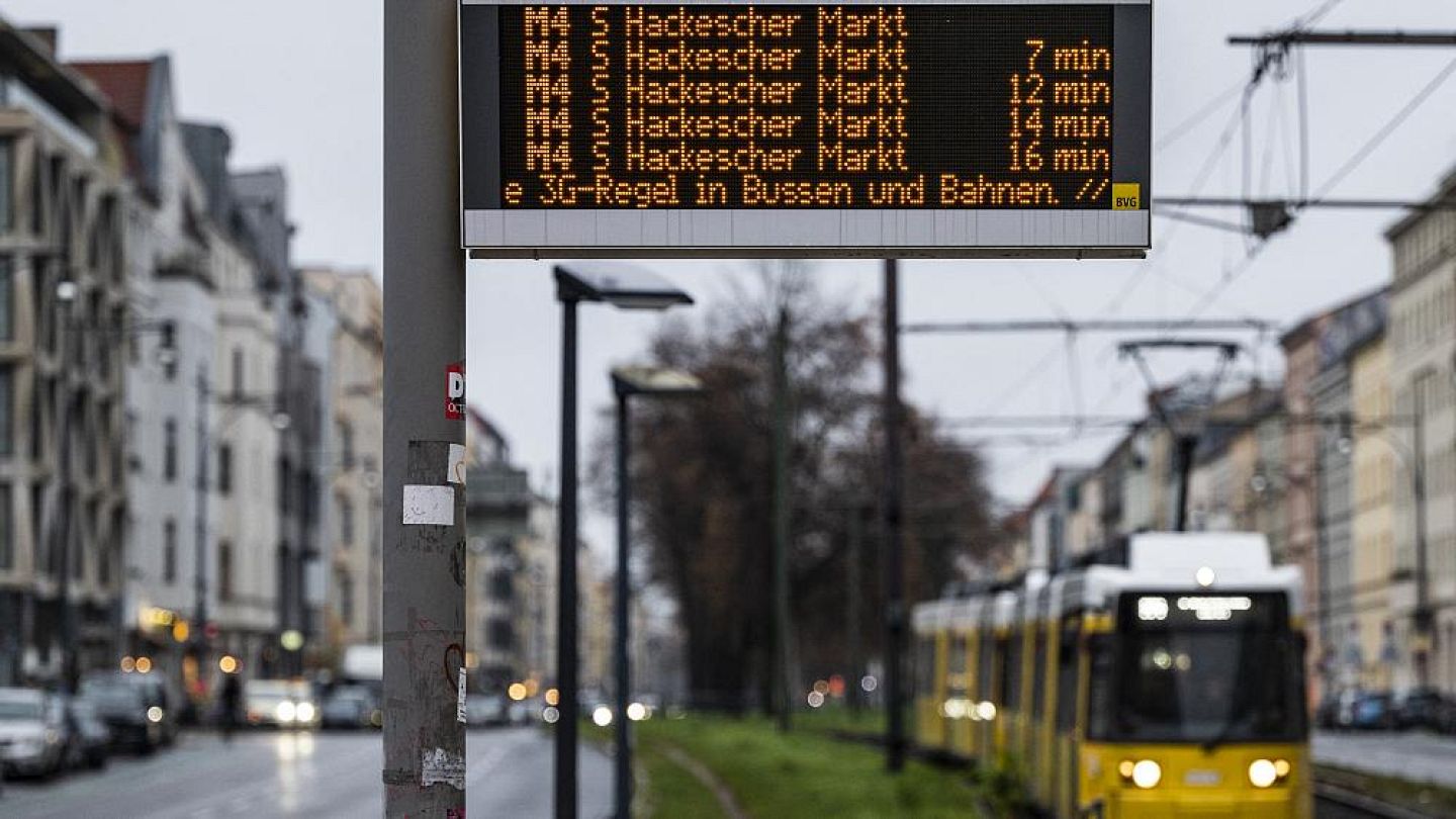 17-J?hrige in Berliner Tram verprügelt: Betroffene gibt Rassismus als Motiv  an | Euronews