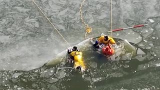جلسه تمرینی امدادگران واقعی شد؛ ویدئوی نجات دو نوجوان گرفتار از آب‌های یخ زده میسوری