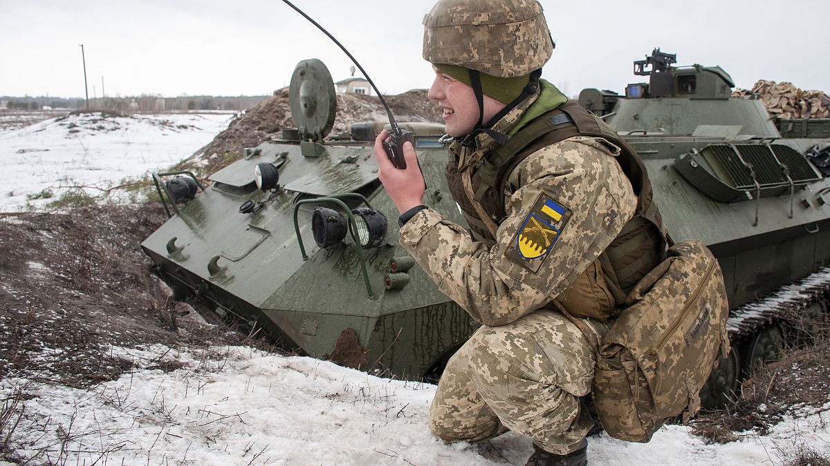 Украинский военнослужащий на учениях в Харьсковской области 10 февраля 2022