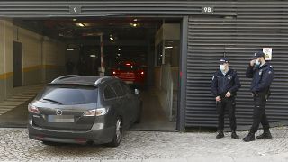 Viatura da polícia que transportava jovem suspeito de terrorismo chega ao Tribunal de Instrução Criminal, em Lisboa