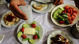 Турки стали меньше ходить в рестораны и бары 