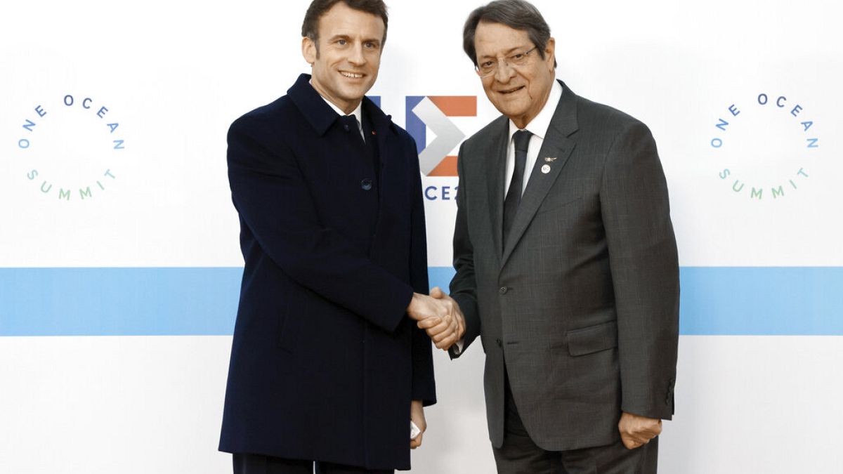 Συνάντηση του προέδρου της Κυπραικής Δημοκρατία ςΝίκου Αναστασιάδη με τον Εμανουέλ Μακρόν στο περιθώριο της διάσκεψης «Ένας Ωκεανός» στη Βρέστη της Γαλλίας