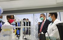 Tedros Adhanom Ghebreyesus visita il l'istituto di ricerca biomedica all'univesità Stellenbosch di Città del Capo, Sudafrica