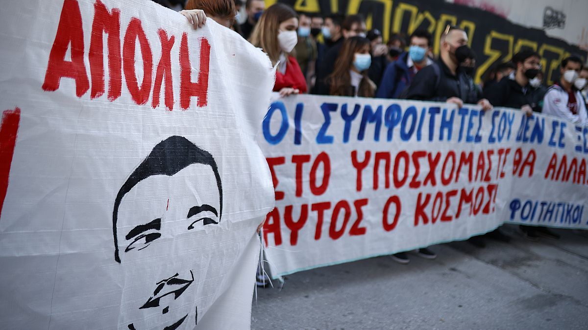 Σιωπηλή διαμαρτυρία φοιτητικών και μαθητικών συλλόγων στο σημείο όπου δολοφονήθηκε ο 19χρονος Άλκης Καμπανός 