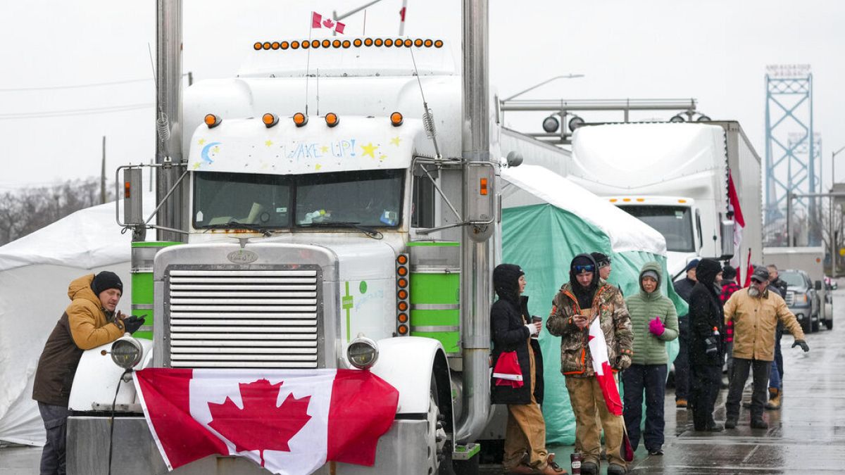 Tüntetők blokkolják a kanadai-amerikai határátkelőt, mely Detroit-ot köti össze Windsor-ral.