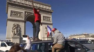Protestas en París contra el pase de vacunación