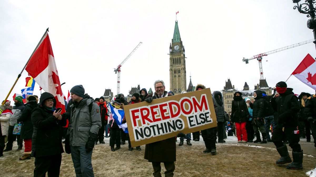 "Конвой свободы" в Канаде обещает стоять до конца