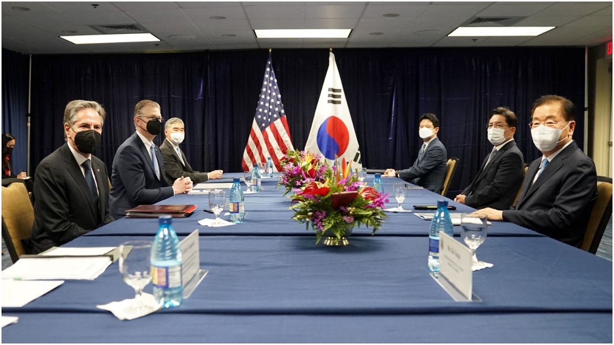  وزير الخارجية الأمريكي أنتوني بلينكن ونظيره الياباني هاياشي يوشيماسا.