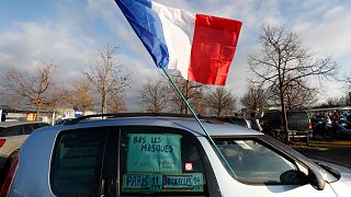 سيارة لمتظاهرين في قافلة الحرية متجهة من باريس نحو بروكسل. 