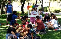 فيديو: مثليون يحتفلون بنزهة سنوية في العاصمة التشيلية سانتياغو