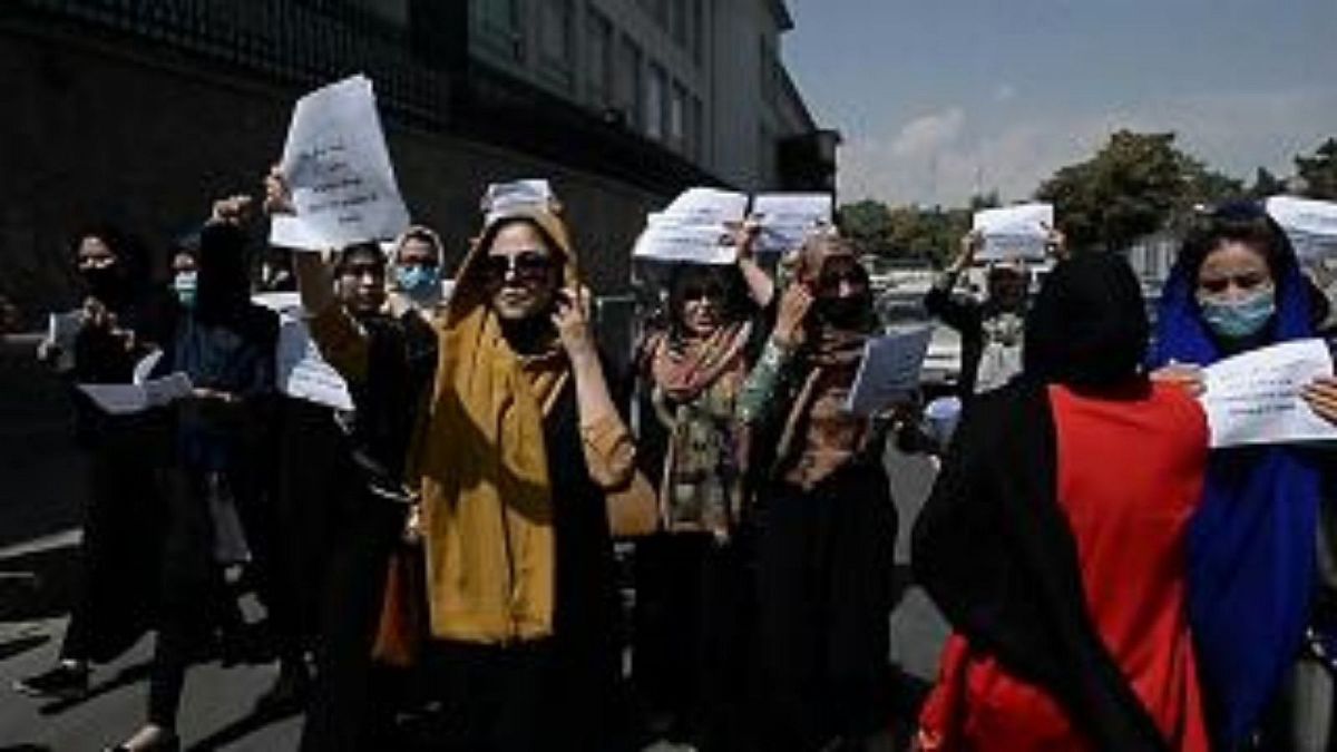 تصویر آرشیوی از تجمع فعالان زن در کابل