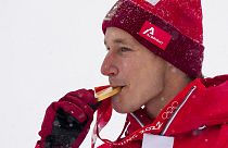 Goldmedaillengewinner Marco Odermatt bei der Siegerehrung