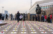 L'omaggio alle vittime delle proteste di gennaio in Kazakhstan