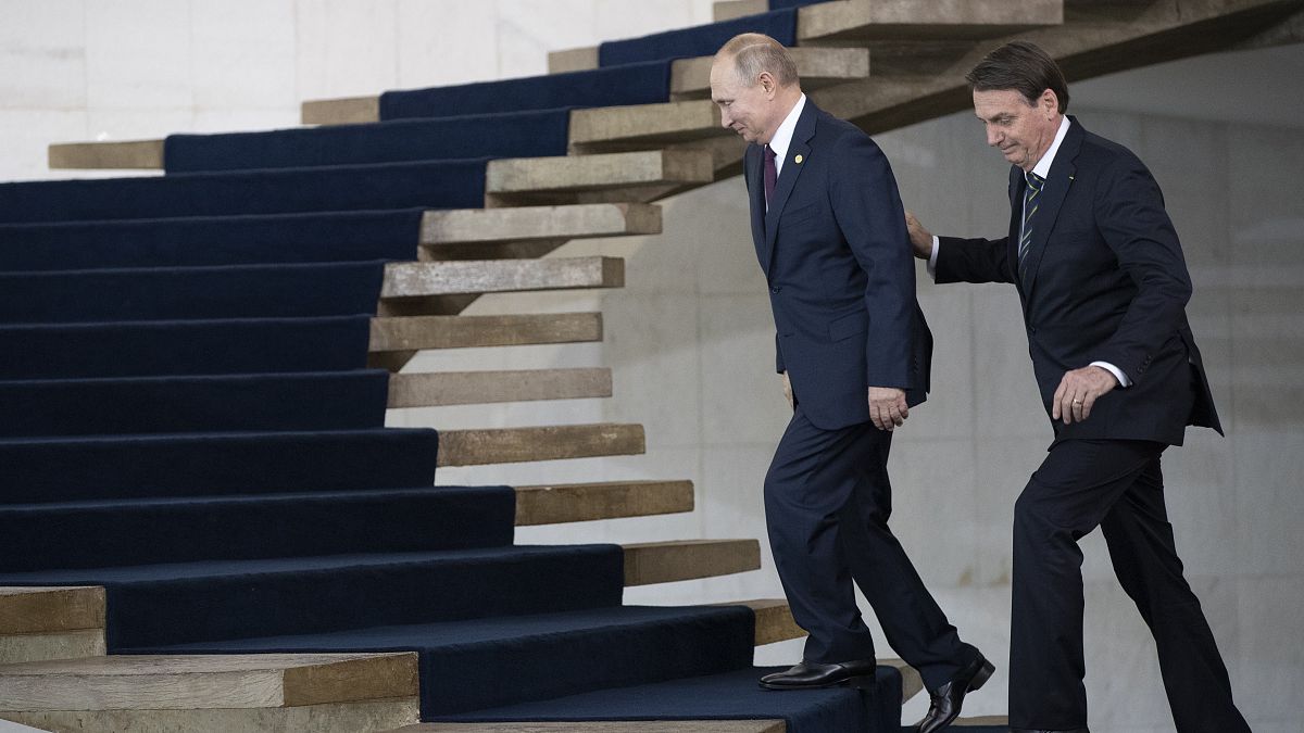 الرئيس الروسي فلاديمير بوتين ، إلى اليسار ، والرئيس البرازيلي جايير بولسونارو يحضران اجتماع البريكس في برازيليا. 2019/11/14