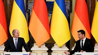 الرئيس الأوكراني فلاديمير زيلينسكي والمستشار الألماني أولاف شولتس في كييف، الاثنين 14 فبراير 2022