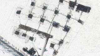 Спутниковая компания MAXAR утверждает, что это российская вертолётная эскадрилья в Белгородской области