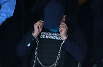 رئيس هندوراس السابق خوان أورلاندو هرنانديز لدى اعتقاله
