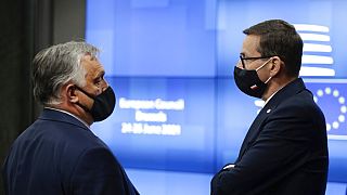 Macaristan Başbakanı Victor Orban ve Polonya Başbakanı Mateusz Morawiecki (sağda)