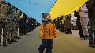 Nationalflaggen sind heute Trumpf am neu geschaffenen Feiertag in der Ukraine
