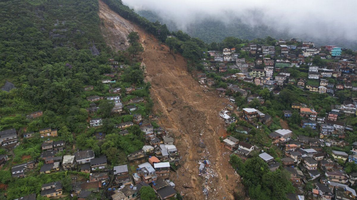 Glissement de terrain suite à de fortes pluies à Petropolis près de Rio de Janeiro au Brésil, le 16 février 2022