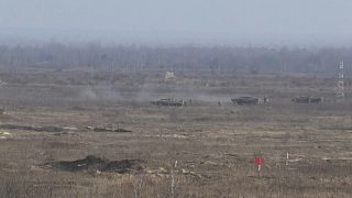 أوكرانيا تجري مناورات عسكرية بالقرب من حدودها مع بيلاروسيا