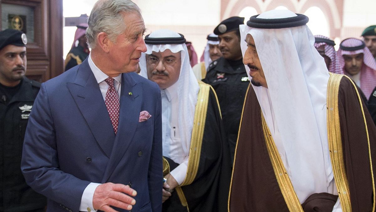 İngiltere veliahtı Prens Charles Suudi Arabistan'ı ziyareti sırasında Kral Selman ile görüşürken / Arşiv