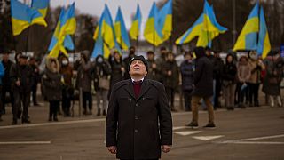 UE pede a Rússia "medidas genuínas" de desescalada e aprova ajuda financeira a Ucrânia