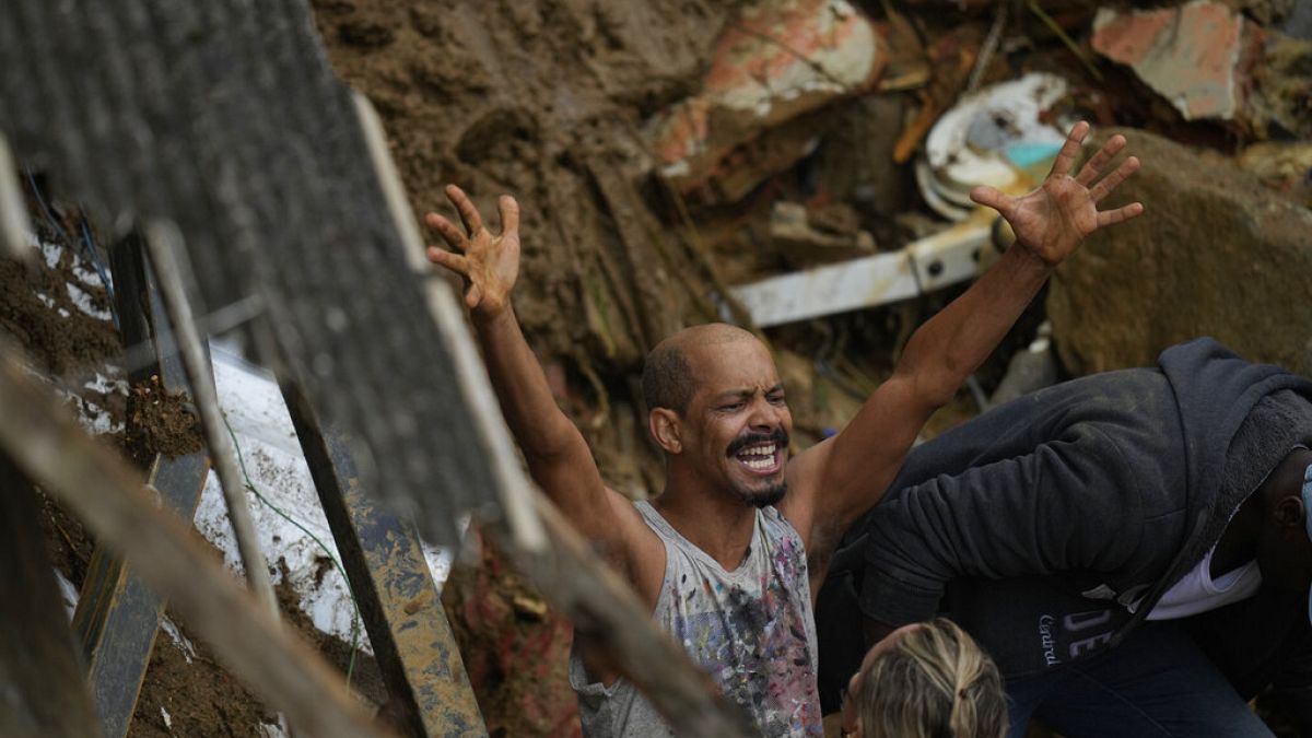 Más de 100 personas mueren en Brasil por las inundaciones en la ciudad de Petrópolis