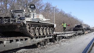 رتل من الدبابات الروسية قرب الحدود مع أوكرانيا