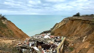 Normandia, il cambiamento climatico e l'erosione minacciano le scogliere